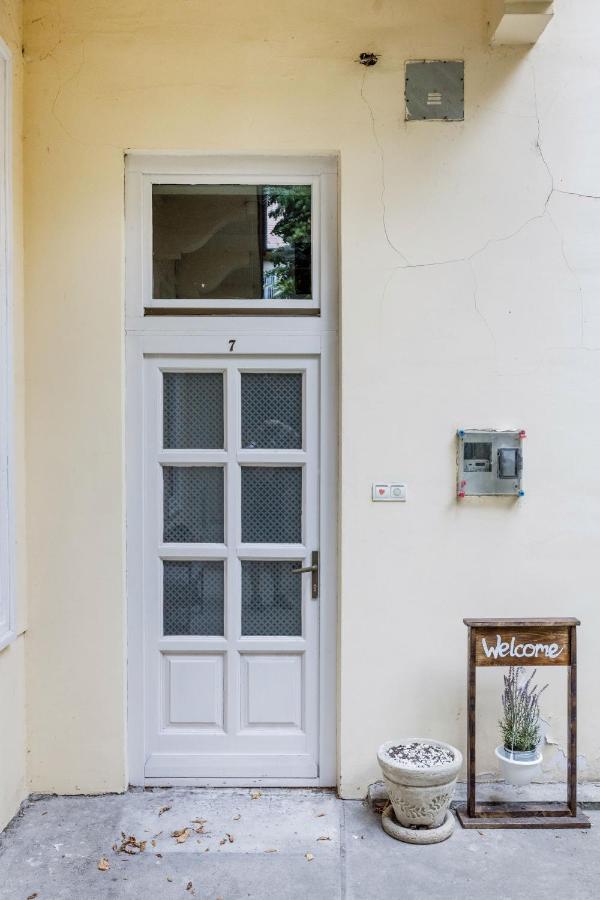 Lavender Apartment Budapest Esterno foto